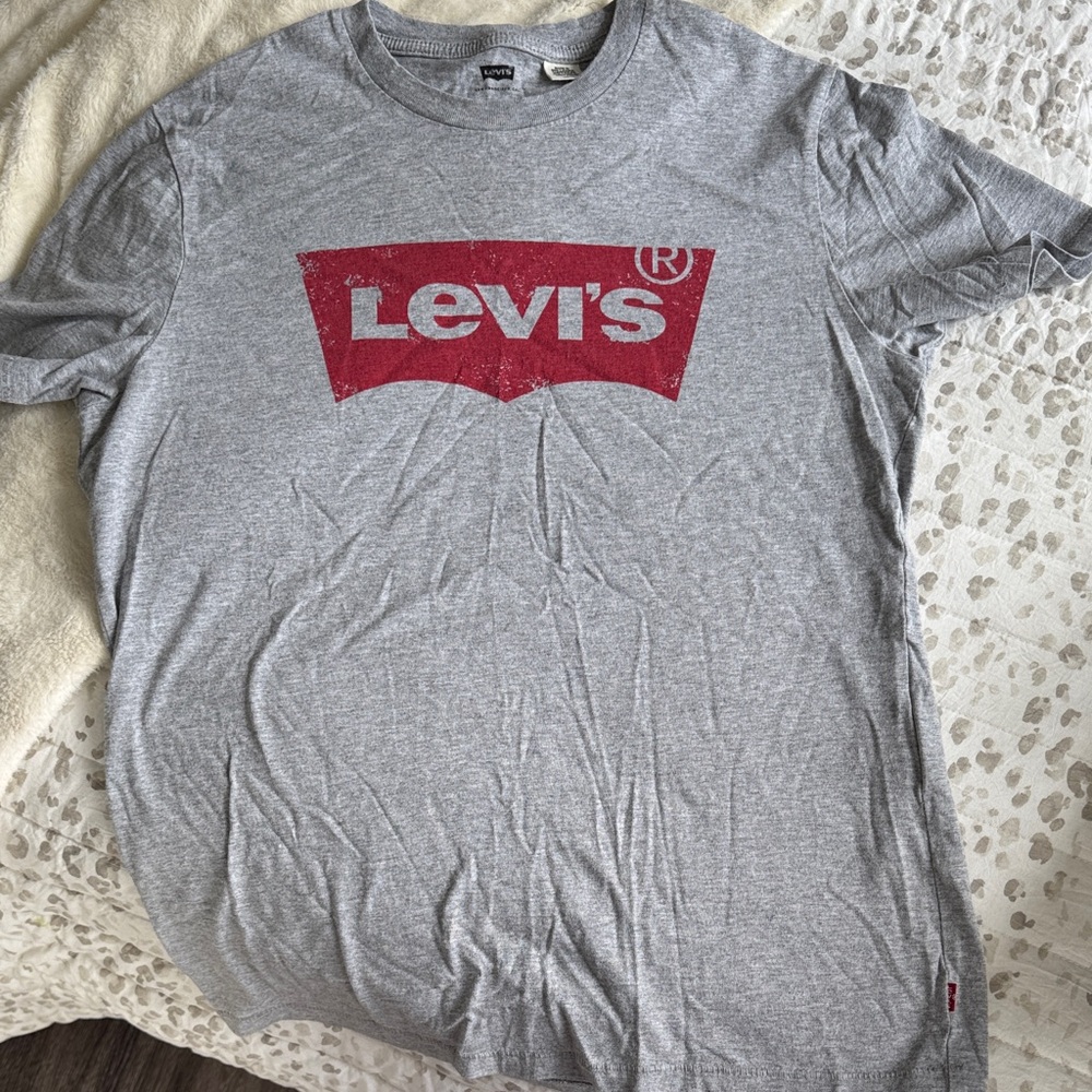 Levi's Wonen- Gray Logo Crew Neck T-Shirt - Red Print